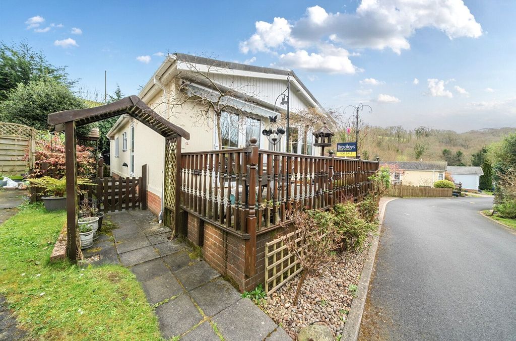 Property photo 2 of 13 Front Aspect