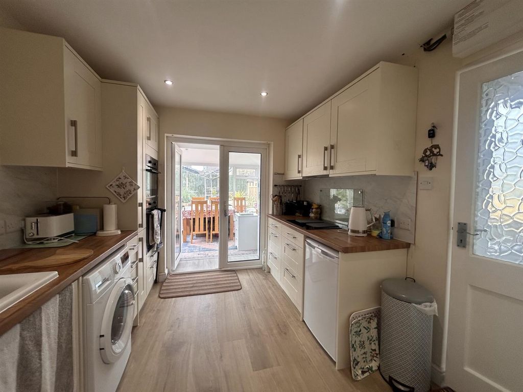 Property photo 3 of 12 Kitchen 1.Jpg