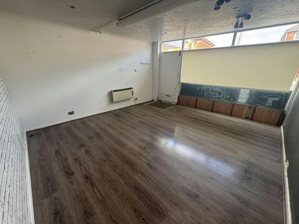 Property photo 2 of 4 25 Waterloo Road6.Jpg
