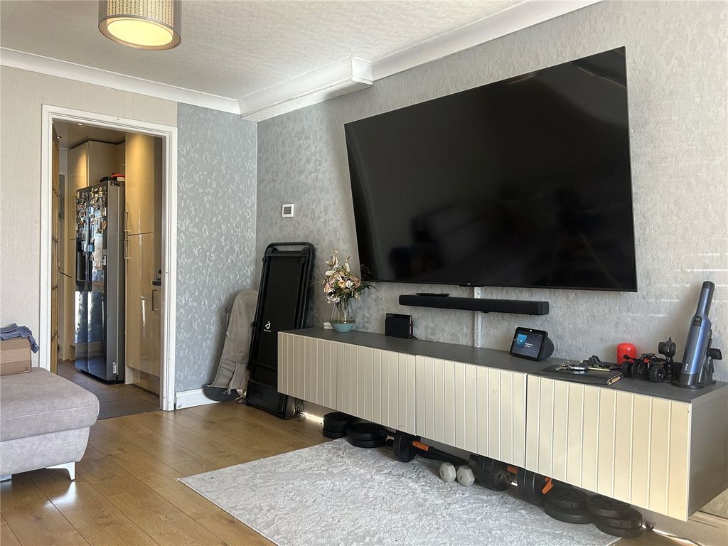 Property photo 2 of 13 Lounge