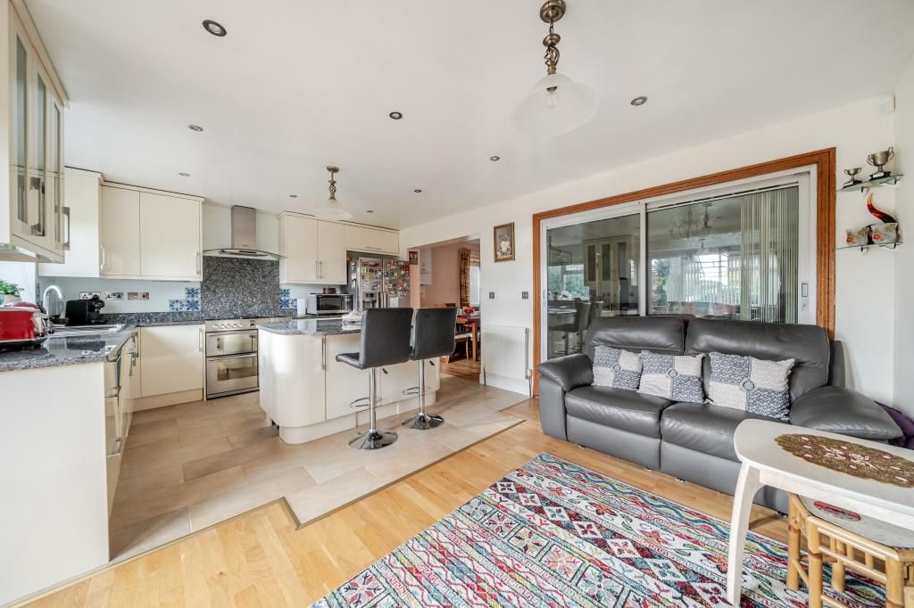 Property photo 3 of 22 Kitchen