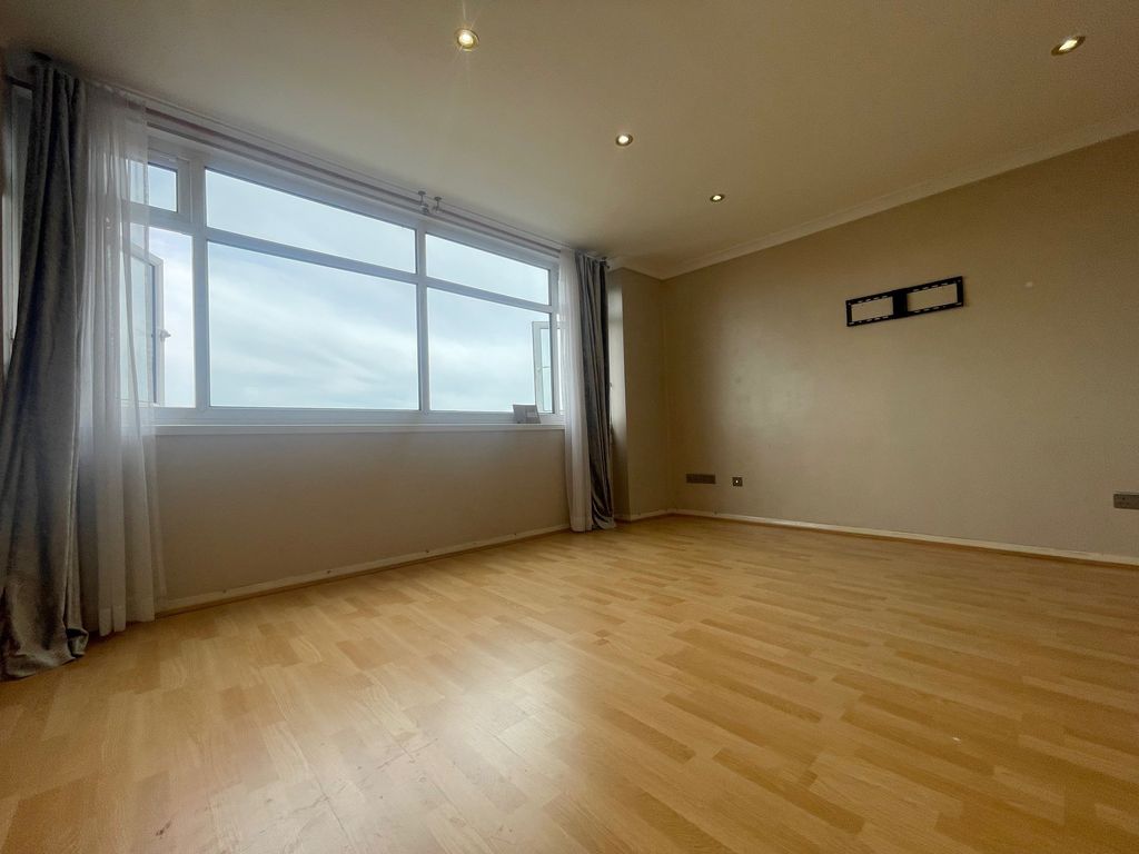 Property photo 2 of 7 7