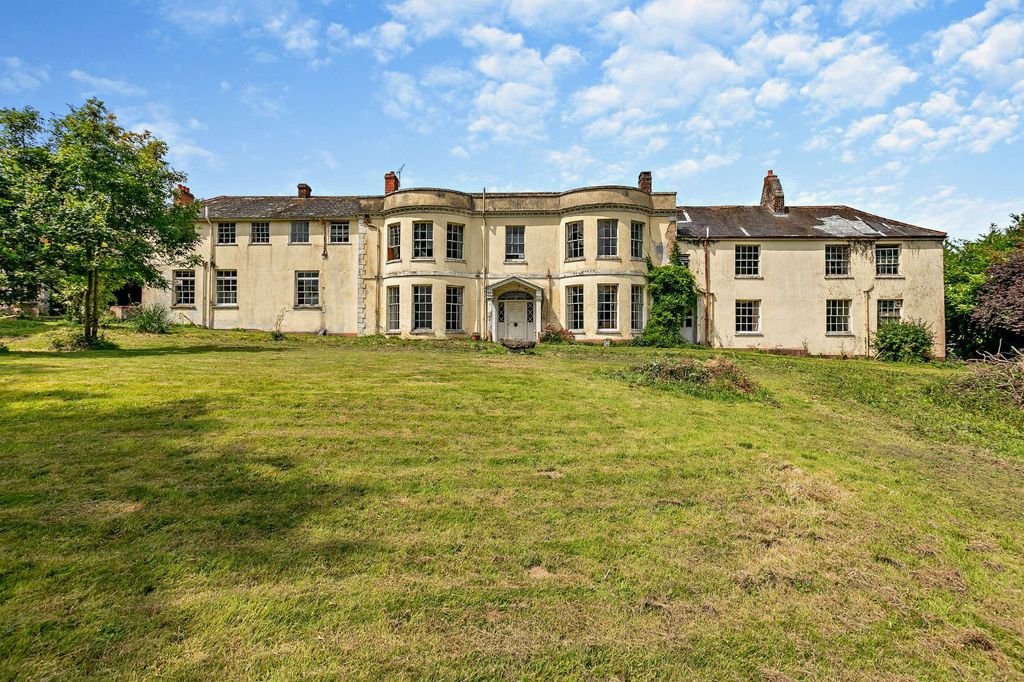 Property photo 2 of 22 Fuidge Manor