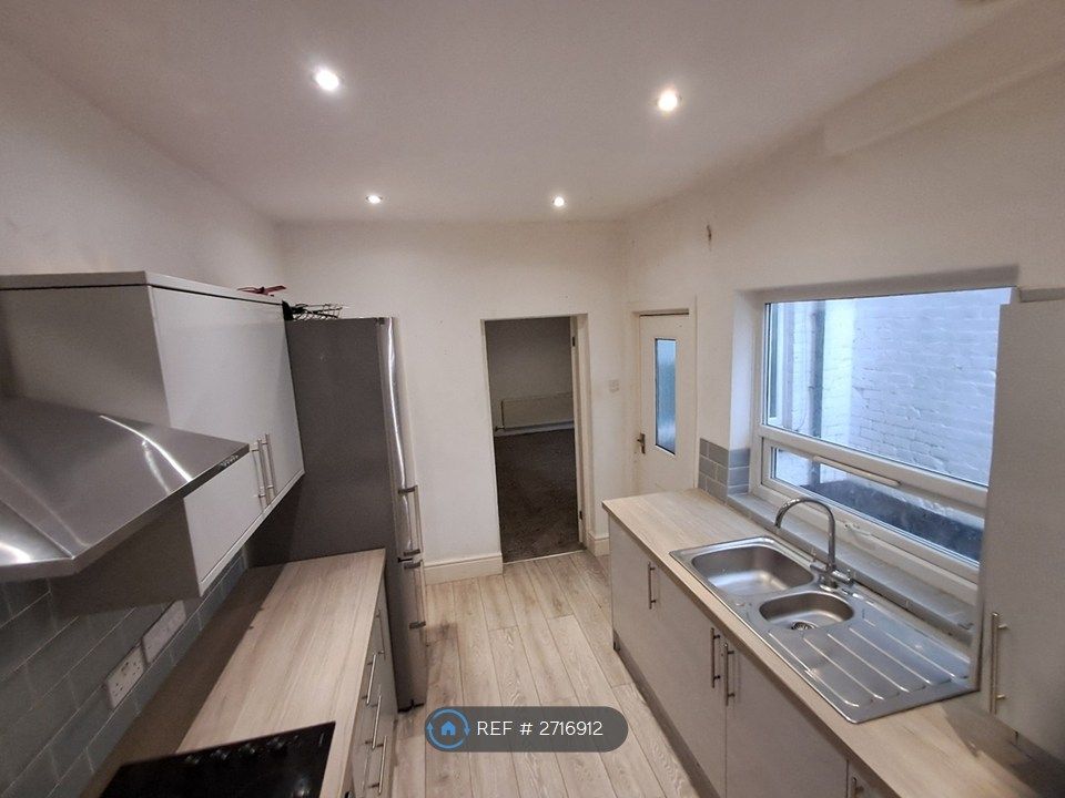 Property photo 1 of 14 Kitchen