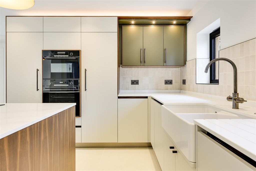 Property photo 3 of 16 Img (18).Jpg