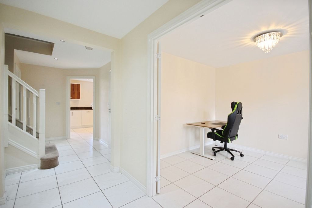 Property photo 3 of 18 Hallway