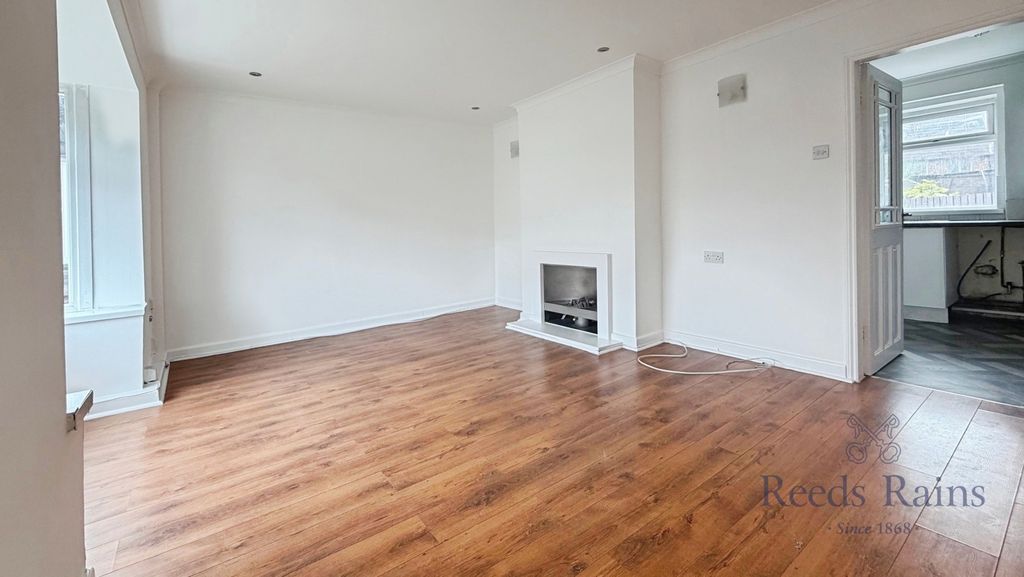 Property photo 2 of 10 Pbox-Img.Jpg