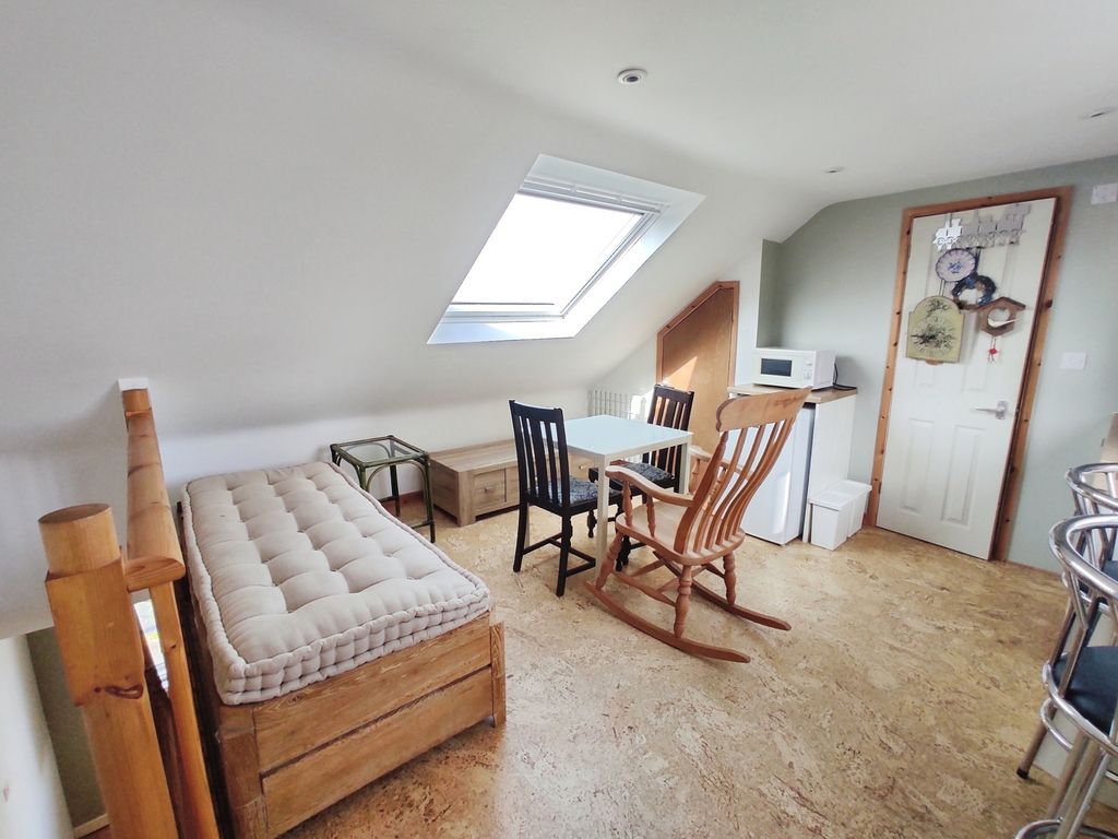 Property photo 2 of 7 Pbox-Img.Jpg