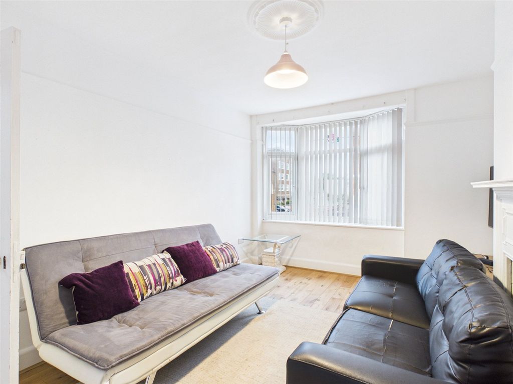 Property photo 3 of 17 Flat To Rent