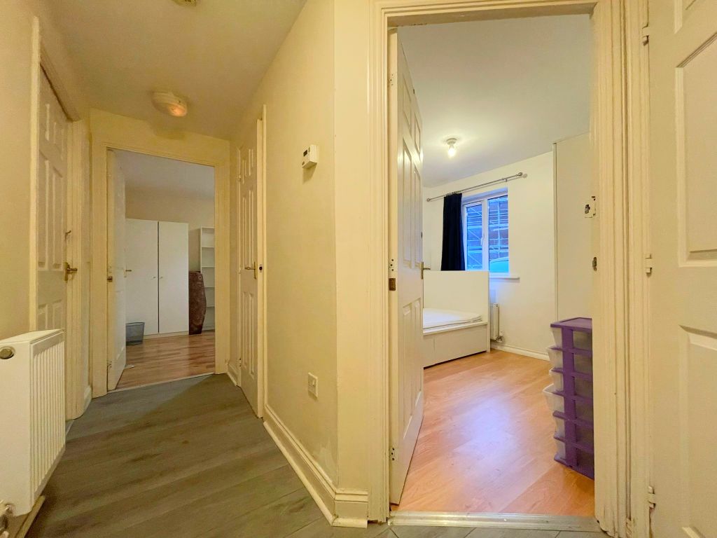 Property photo 3 of 9 Entrance Hall