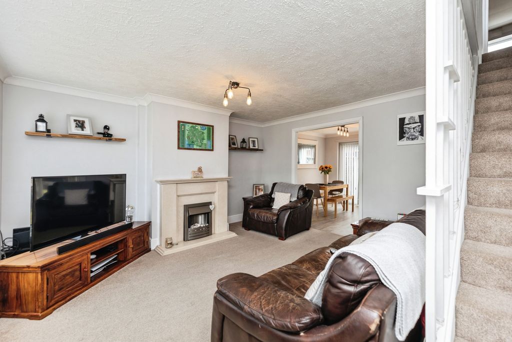 Property photo 3 of 16 Lounge/Dining Room
