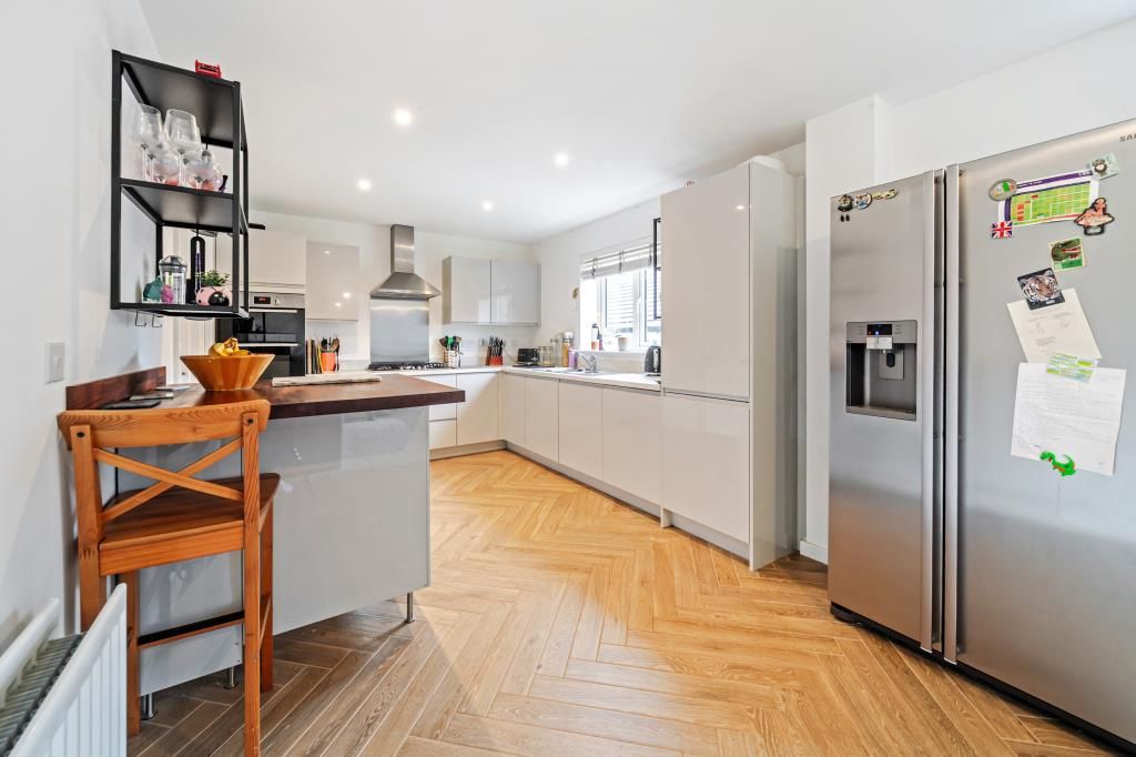 Property photo 3 of 25 Kitchen