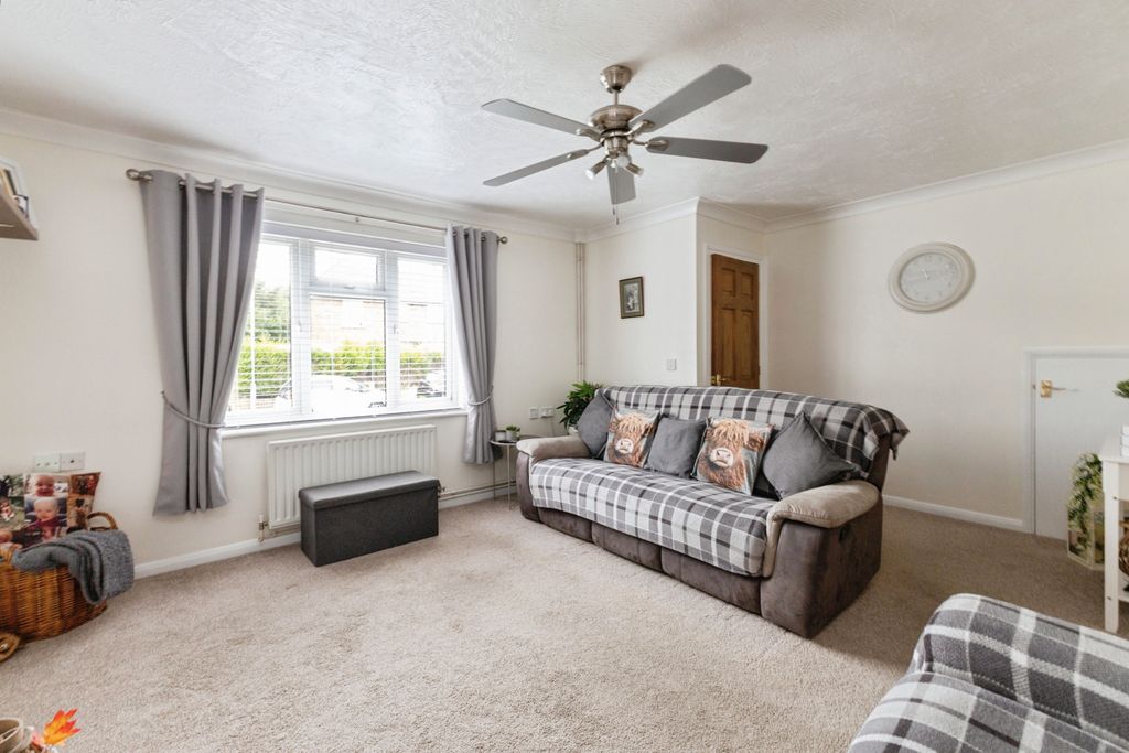 Property photo 2 of 20