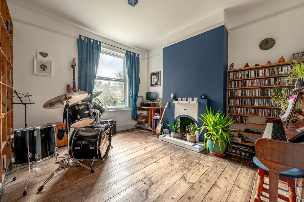 Property photo 3 of 19