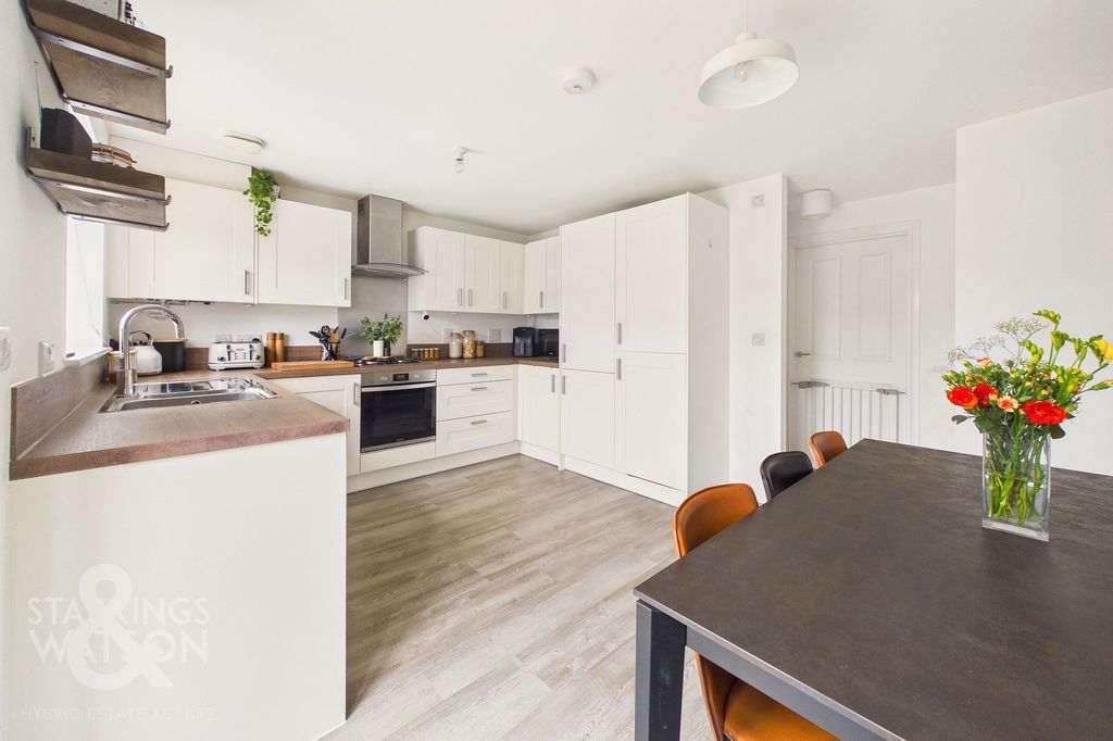 Property photo 2 of 24