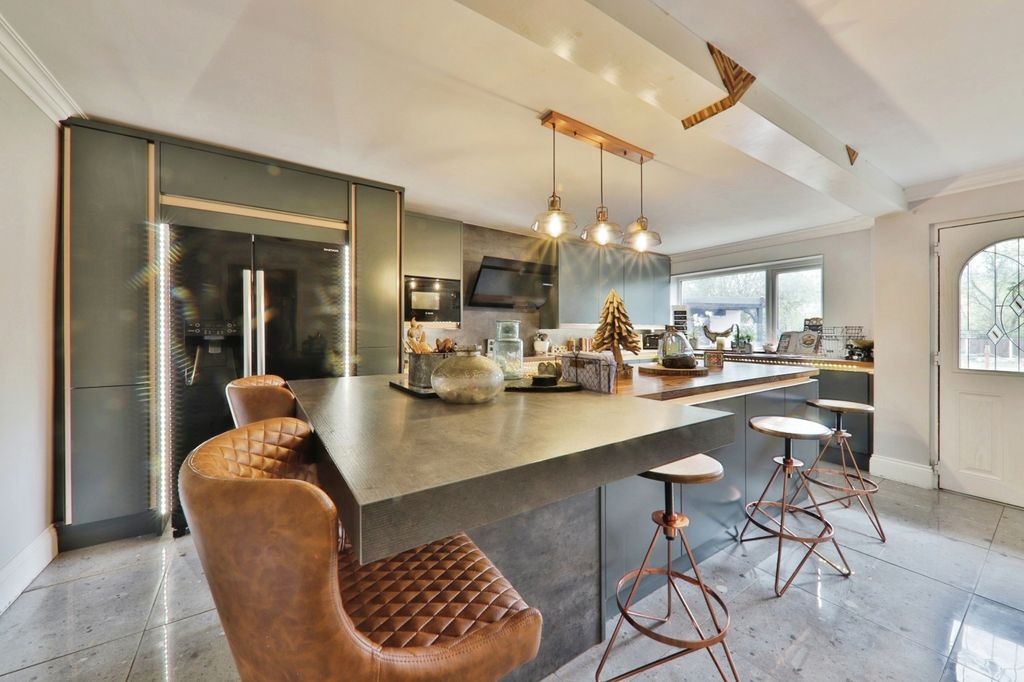 Property photo 3 of 16 2789608