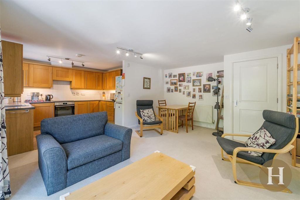 Property photo 2 of 24 Hadleigh Estate Agents-14.Jpg
