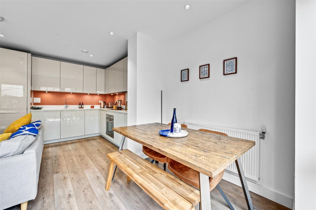 Property photo 2 of 14 Daniels_1 Canaletto Court, Neasden Lane, Nw10 2Ts_