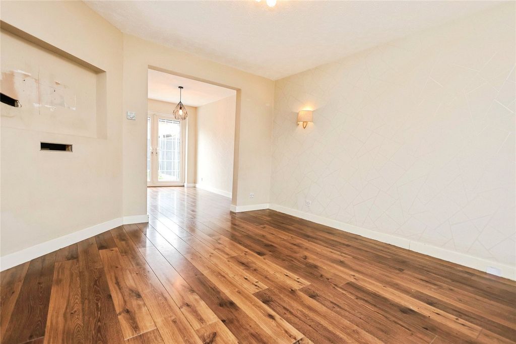 Property photo 2 of 18 Picture No. 01