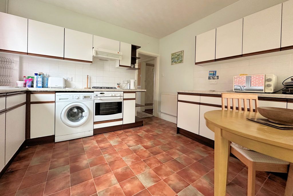 Property photo 3 of 17 Kitchen