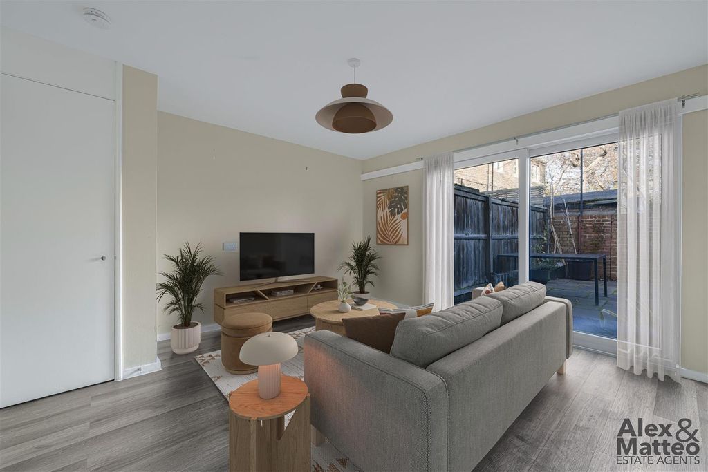 Property photo 2 of 8 Hazel Way