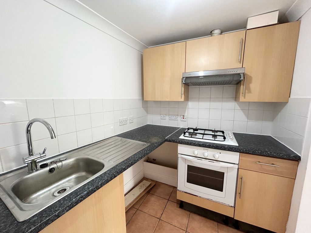 Property photo 3 of 12 Kitchen