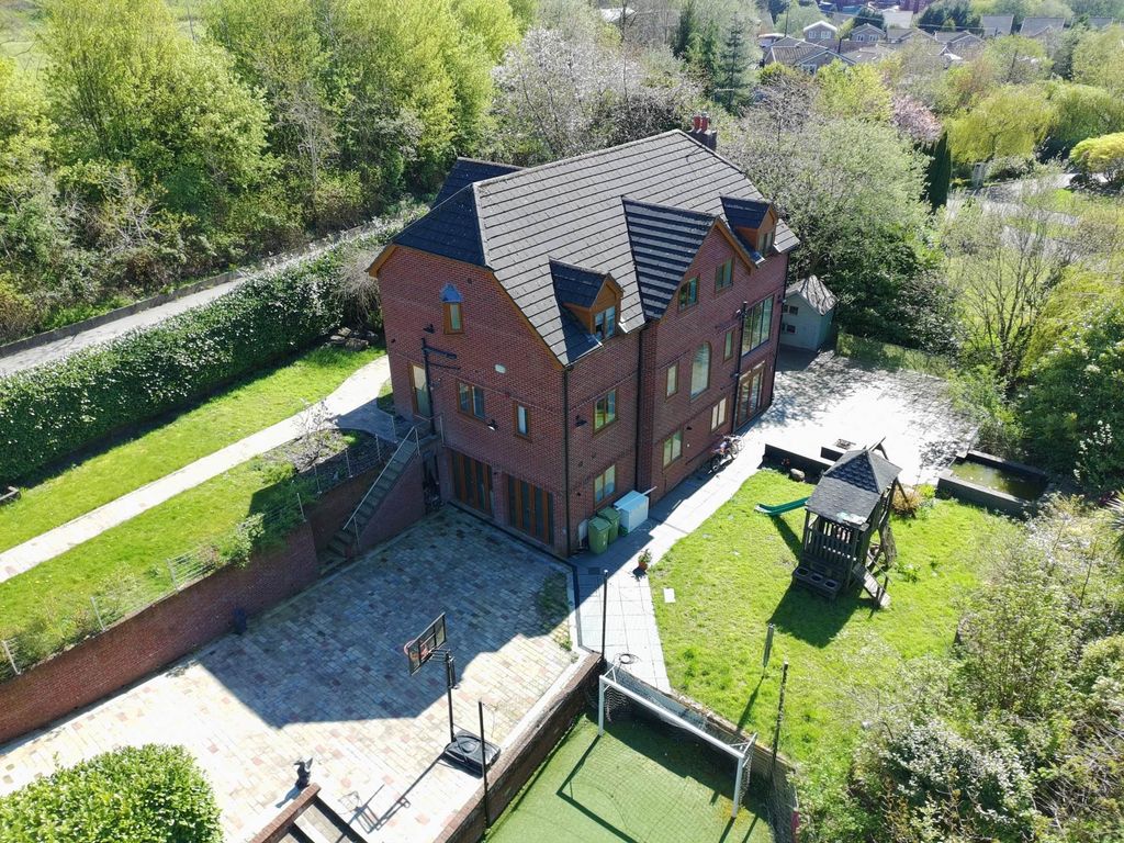 Property photo 2 of 38