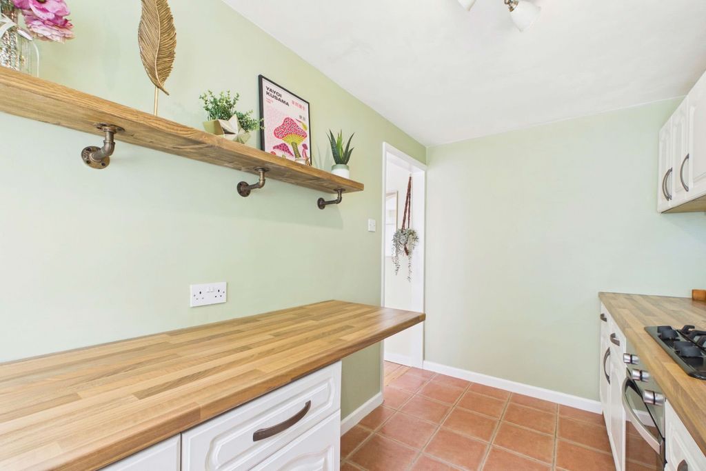 Property photo 3 of 16 Generous Work Surfaces