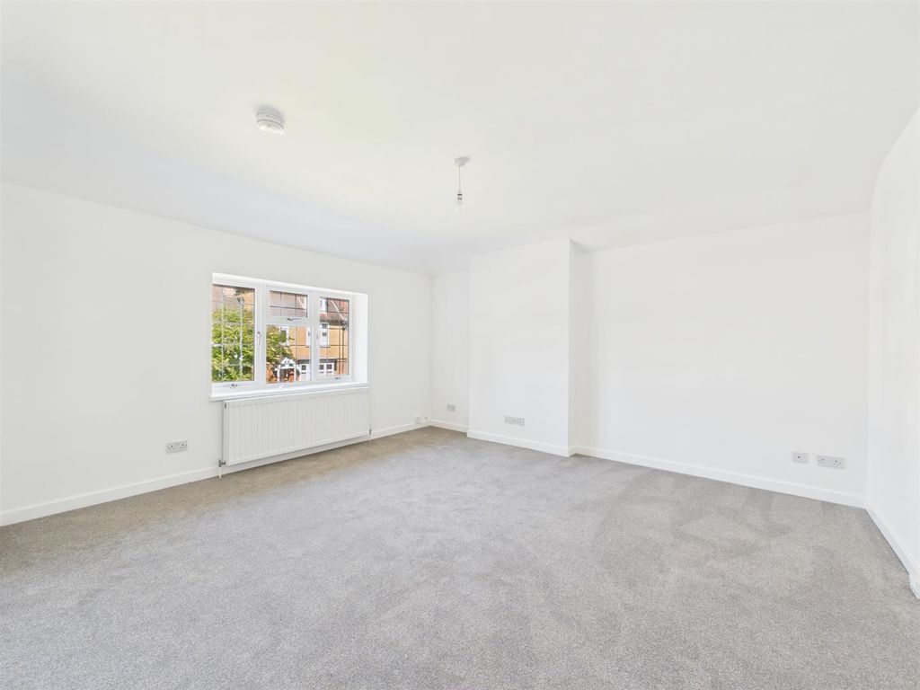 Property photo 3 of 11 Cam01563G0-Pr0235-Still002.Jpg