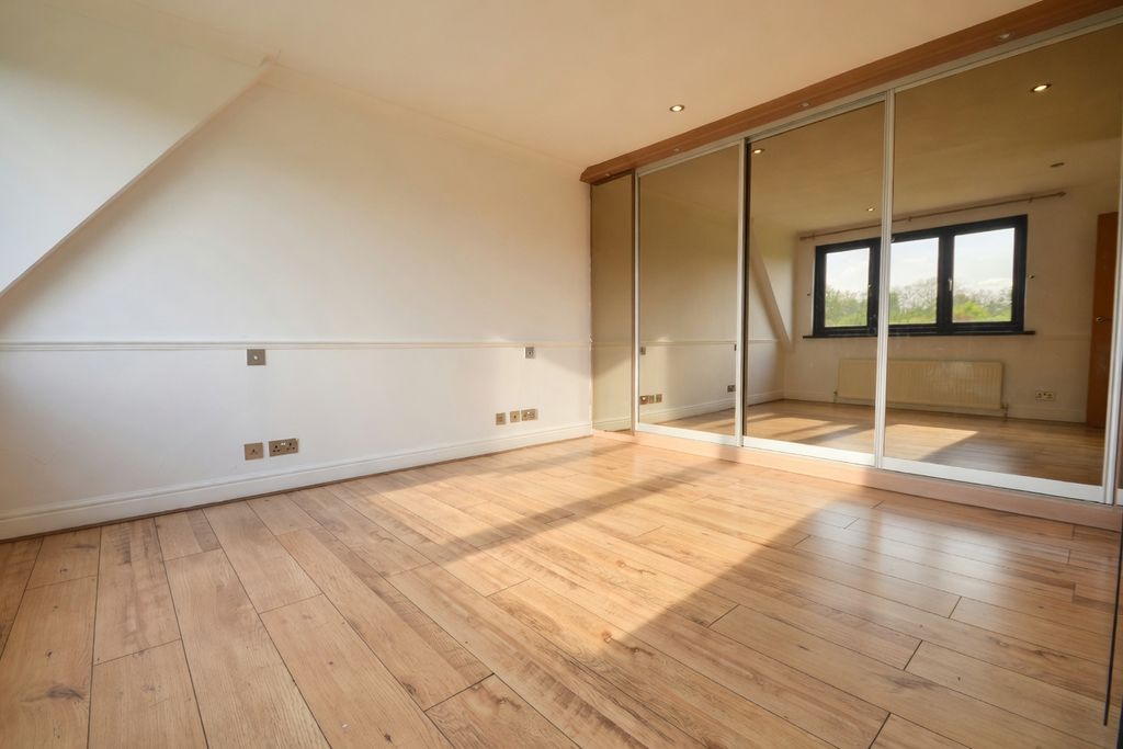 Property photo 3 of 13 Bedroom