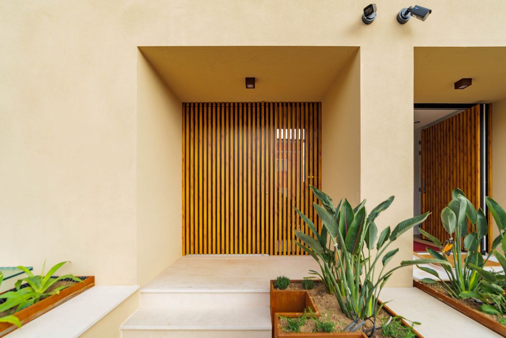 Property photo 3 of 52