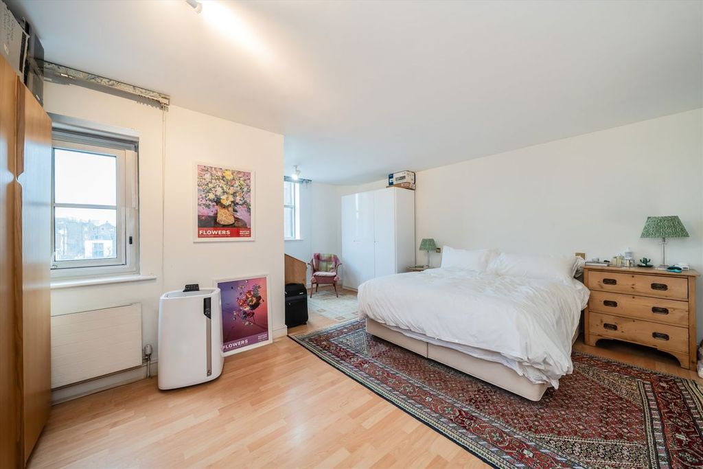 Property photo 3 of 5