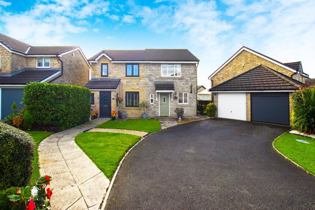 Property photo 1 of 32