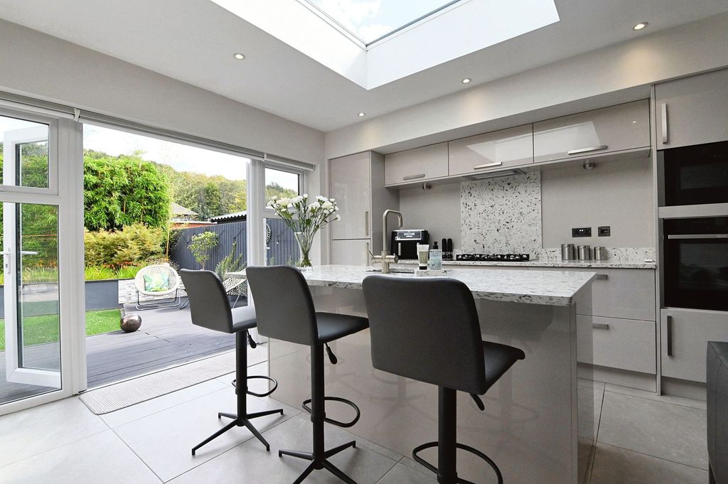 Property photo 1 of 33