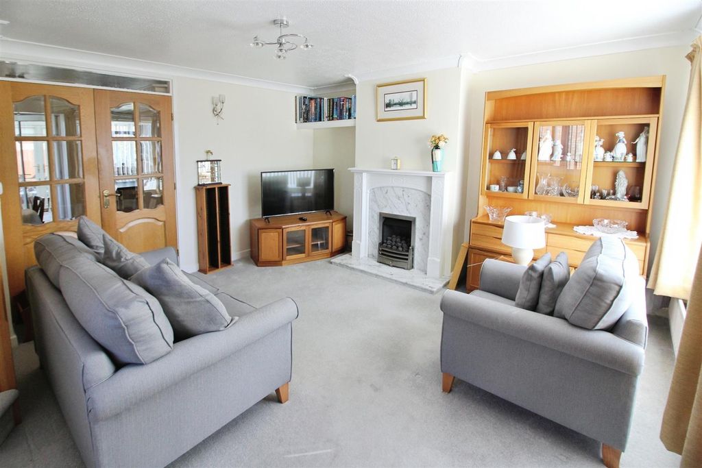 Property photo 2 of 20 Lounge