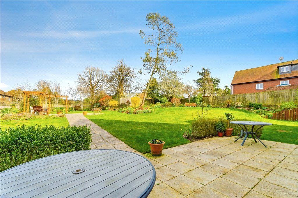 Property photo 1 of 14 Communal Gardens