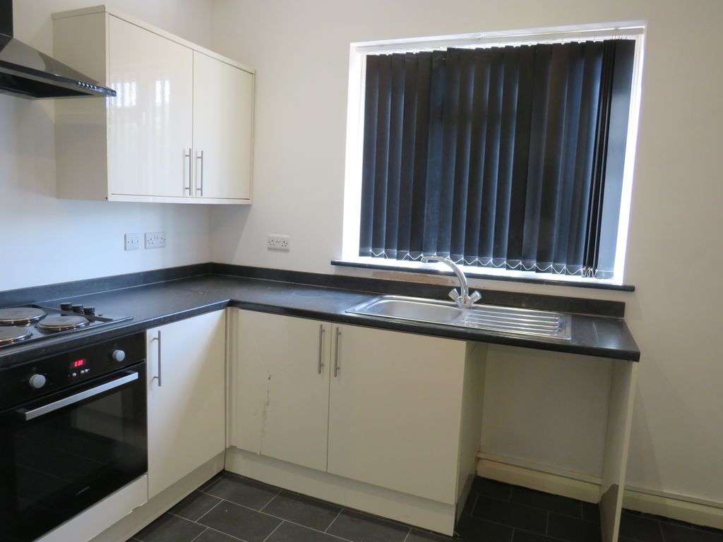 Property photo 2 of 7 Kitchen