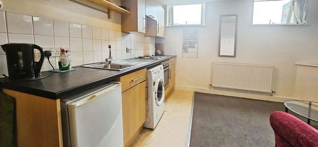 Property photo 3 of 9 Kitchen