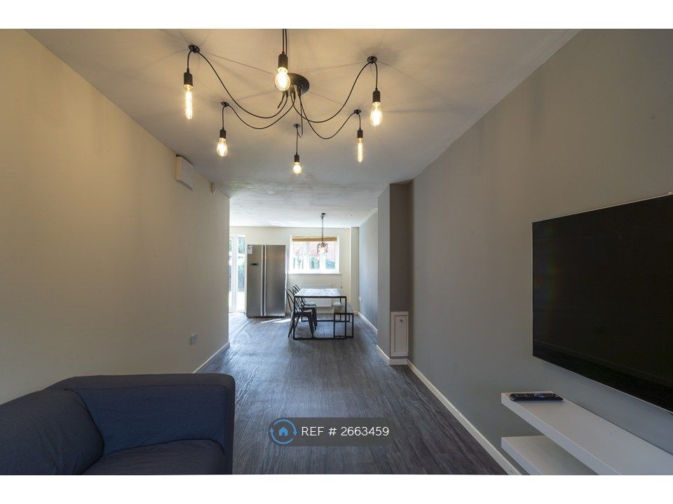 Property photo 3 of 11 Kitchen/Lounge/Dining