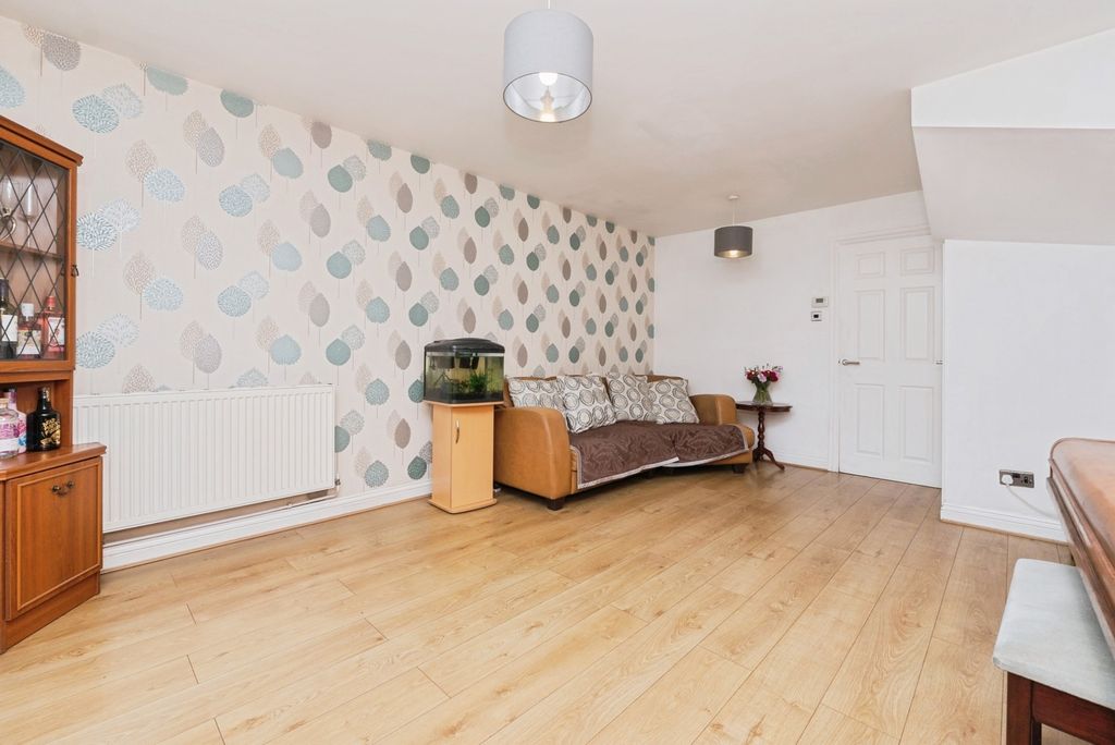 Property photo 3 of 17 Photo