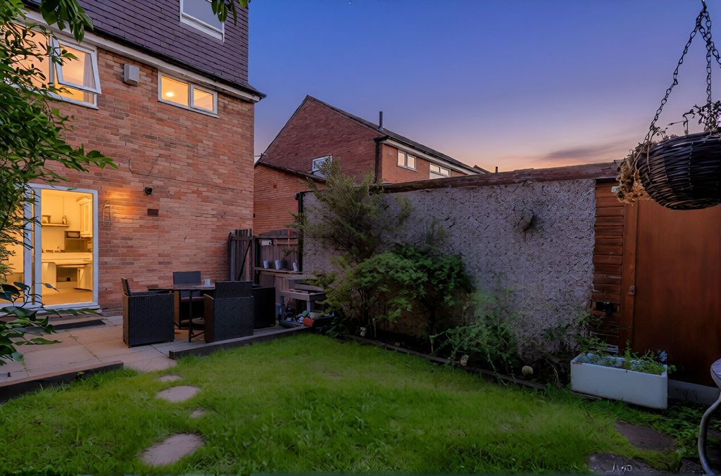 Property photo 2 of 28