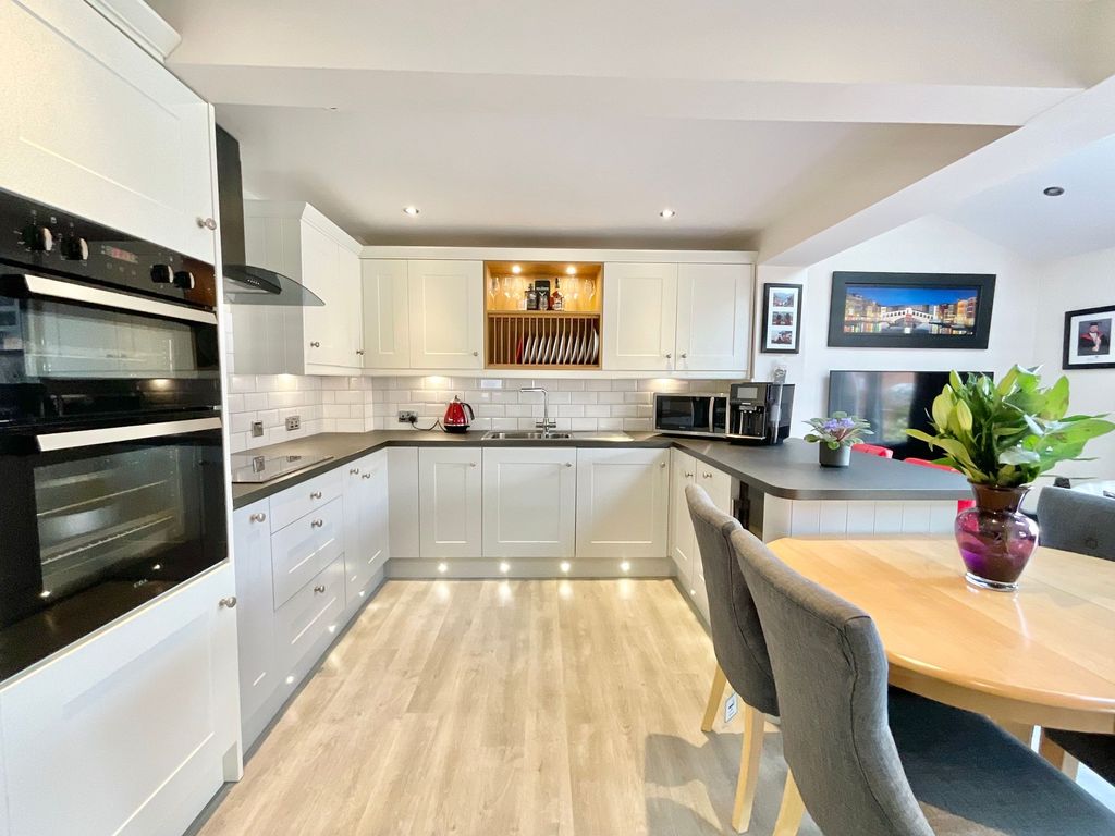 Property photo 3 of 23