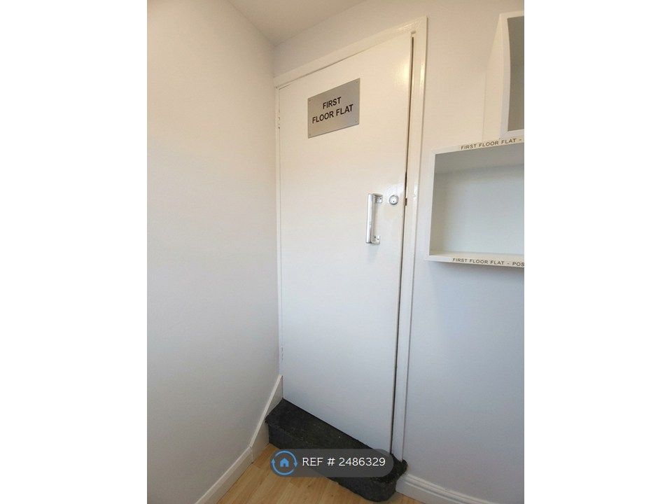 Property photo 2 of 14 Flat Entrance