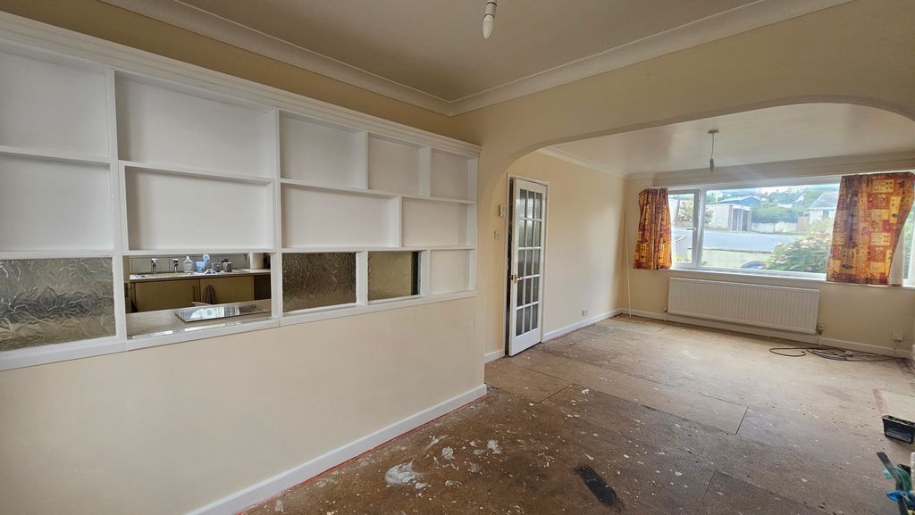 Property photo 2 of 8