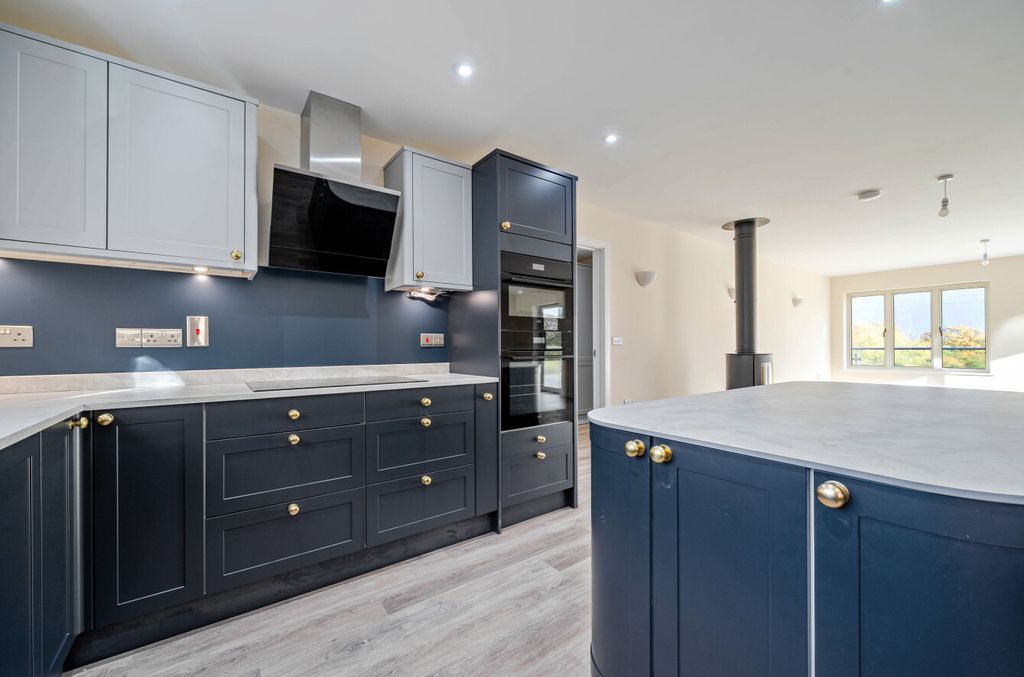 Property photo 3 of 23 1376849-14-6911E3...