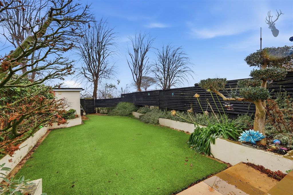 Property photo 2 of 24