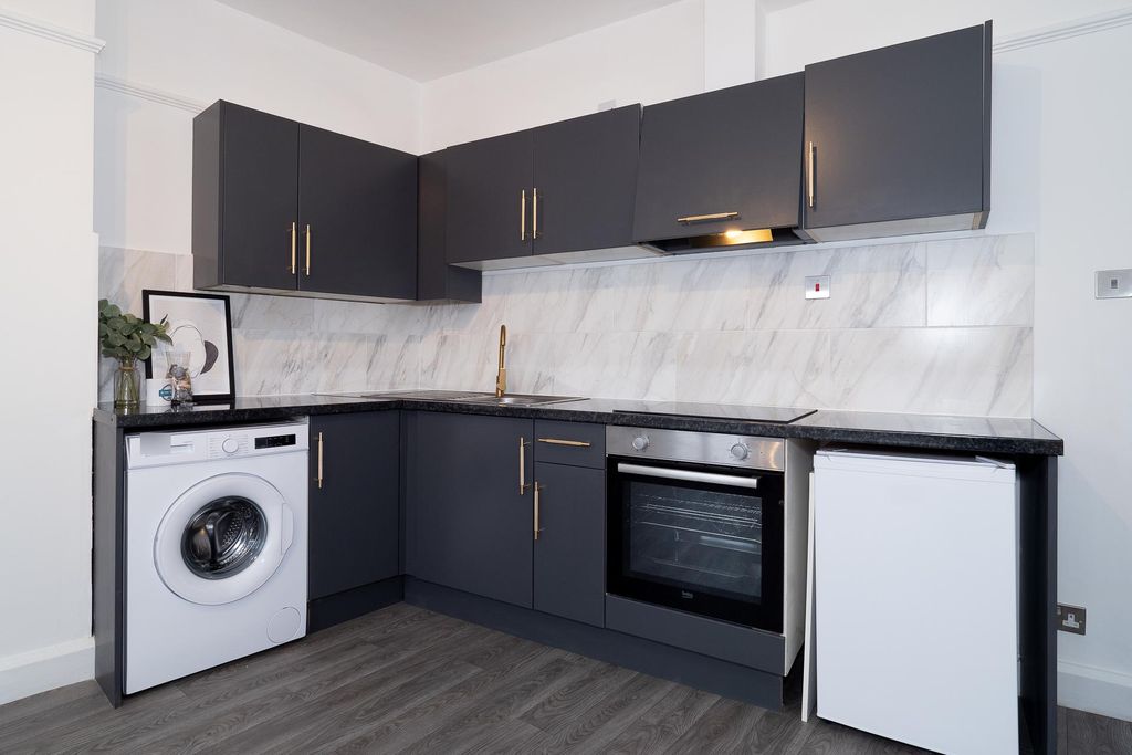 Property photo 1 of 8 Photo 0