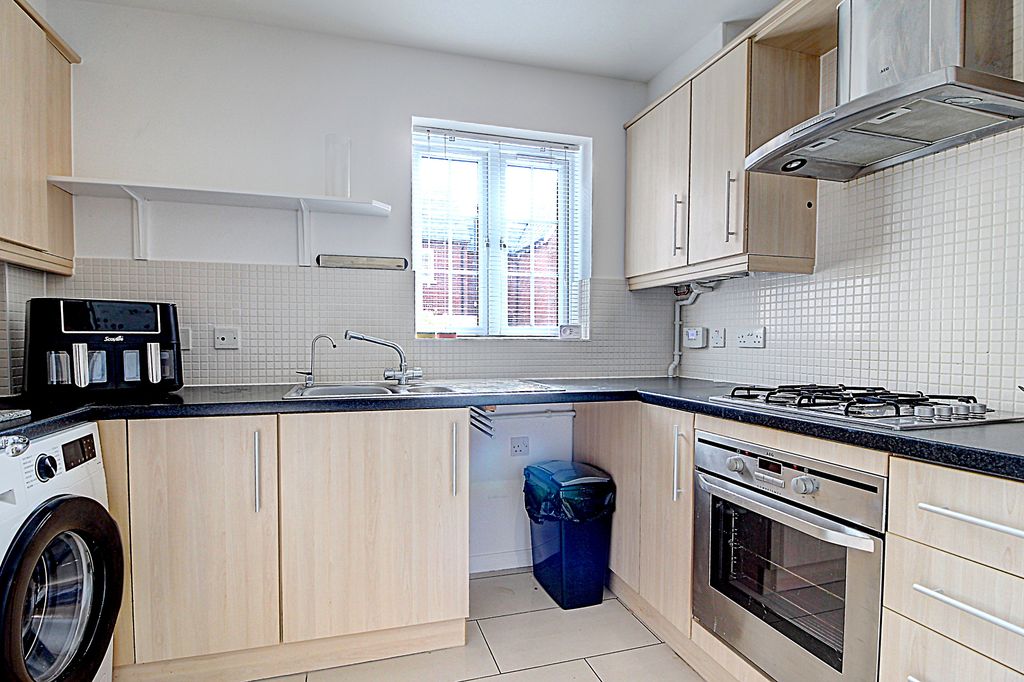 Property photo 2 of 19 Kitchen