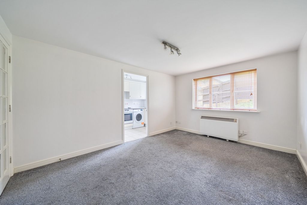 Property photo 2 of 18 1396812-13-695F75...