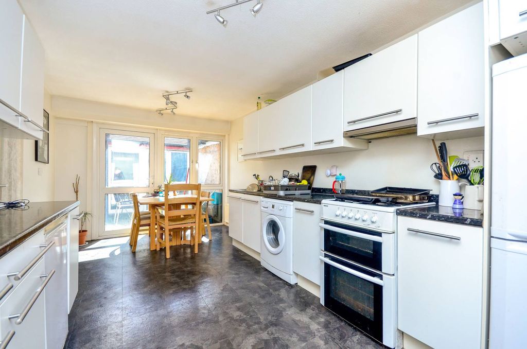 Property photo 1 of 28